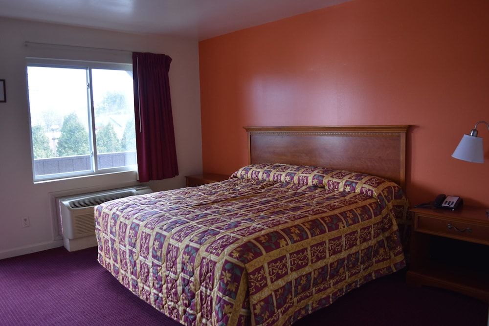PLYMOUTH MOTOR LODGE 3