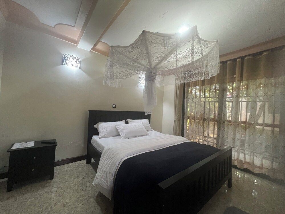 Montane Safaris Hotel 3