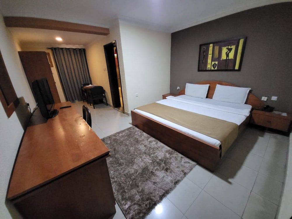 Carliza Hotel Apapa 3
