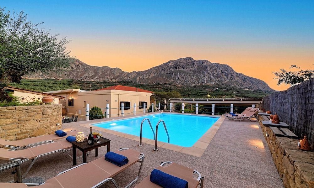 Cretan Kera Villa Heated Pool -1 estrellas en Kerá