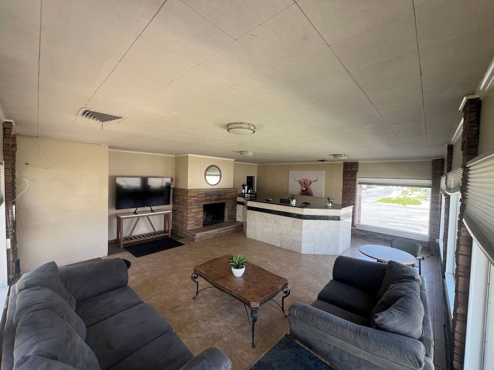 Mac's Motel 2