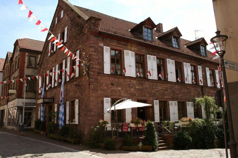 Fränkischer  Gasthof  Hotel Zum Koppen -1 estrellas en Gemünden am Main