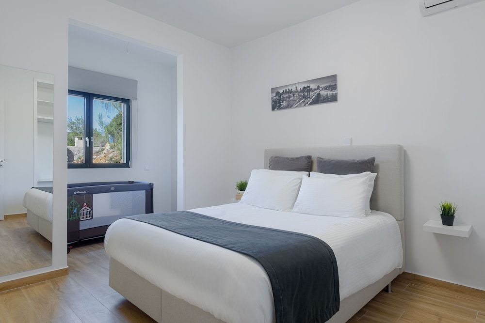 Sounio Black Villa 2