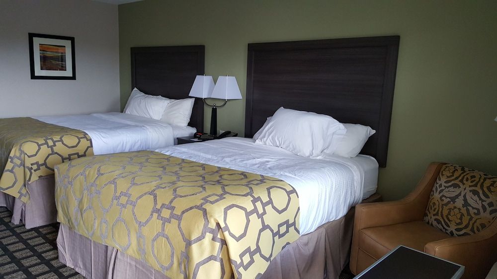 Baymont by Wyndham Clarksville 2