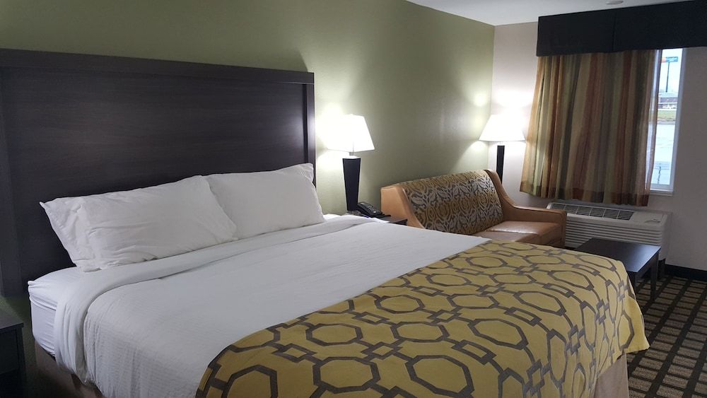 Baymont by Wyndham Clarksville 3
