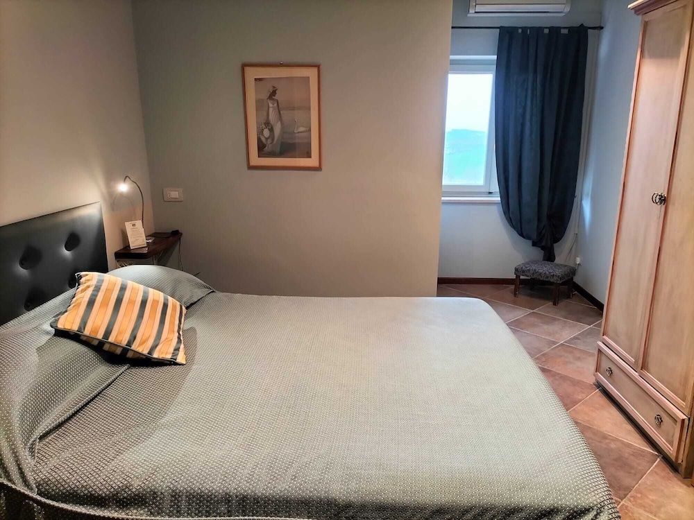 TENUTA MONVILLONE COUNTRY HOUSE & RESTAURANT 2