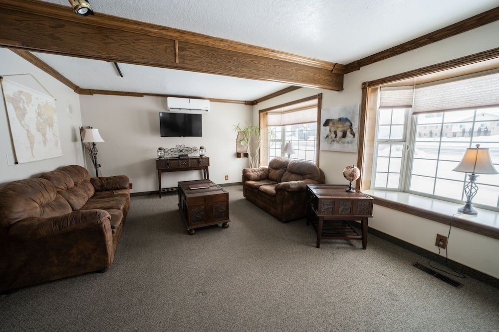 Clover Creek Inn 3
