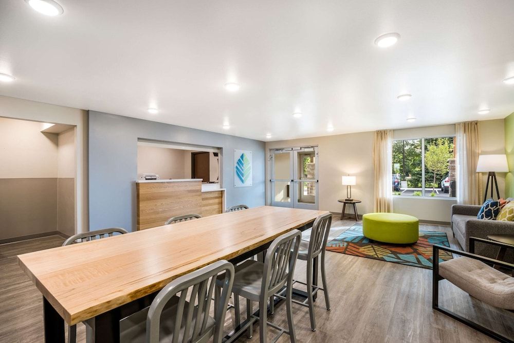 WoodSpring Suites Elgin - Chicago 3