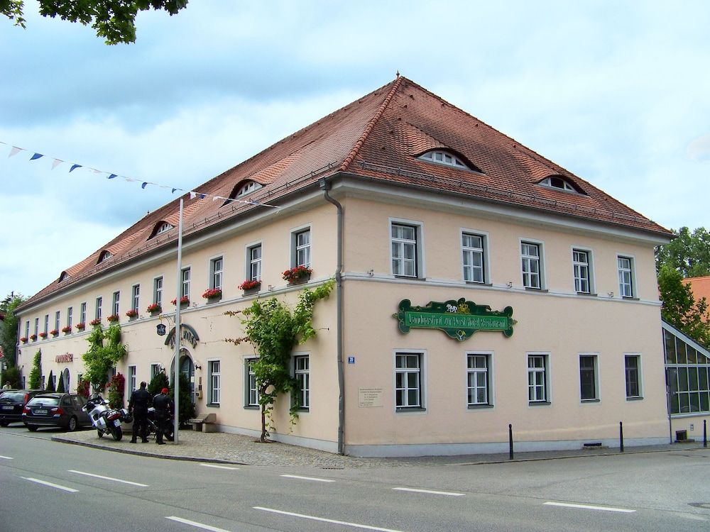 Landgasthof Hotel zur Post 4 estrellas en Mengkofen