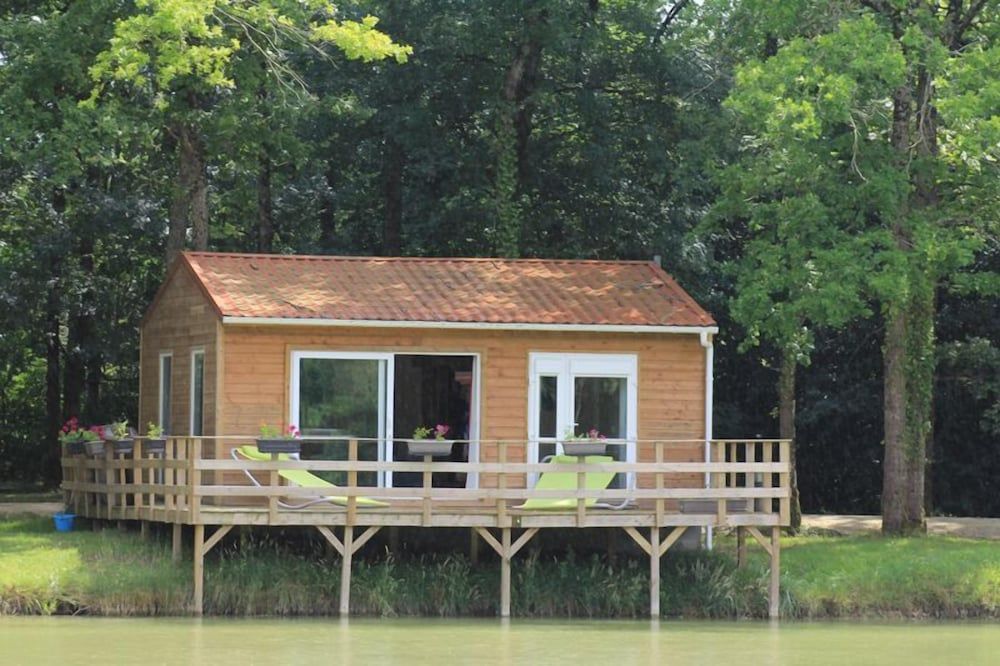 Les chalets de la héronnière -1 estrellas en Chef-Boutonne