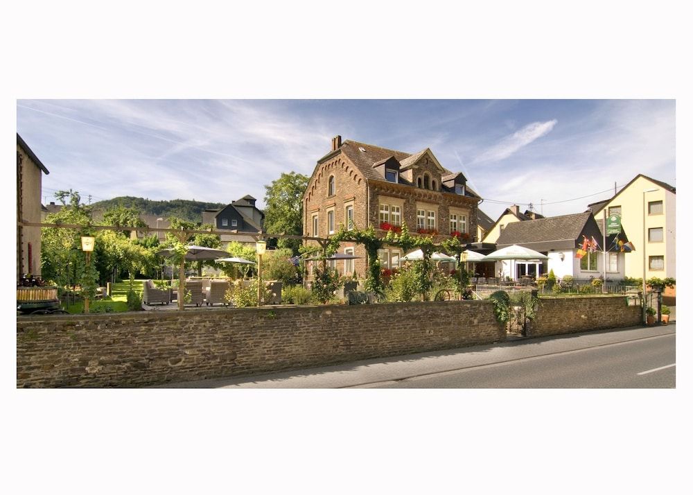 Hotel Altes Pfarrhaus -1 estrellas en Ernst