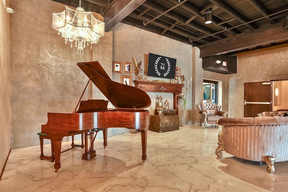 Hotel 21 & Co. 2