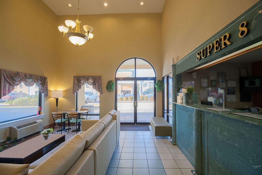 Super 8 by Wyndham Hammond 3