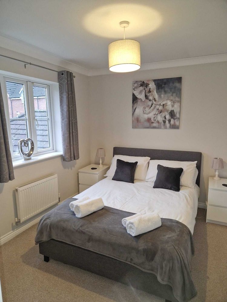 Dog Friendly - 4 Bed House - Sleeps 10 - Pool Table 3