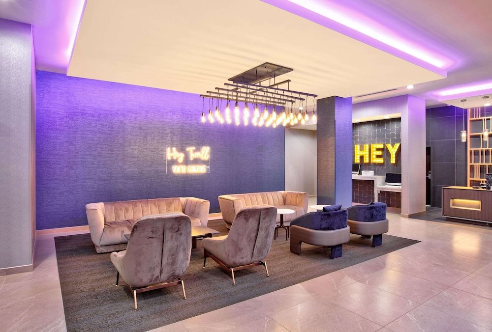 La Quinta Inn & Suites by Wyndham Terrell 3