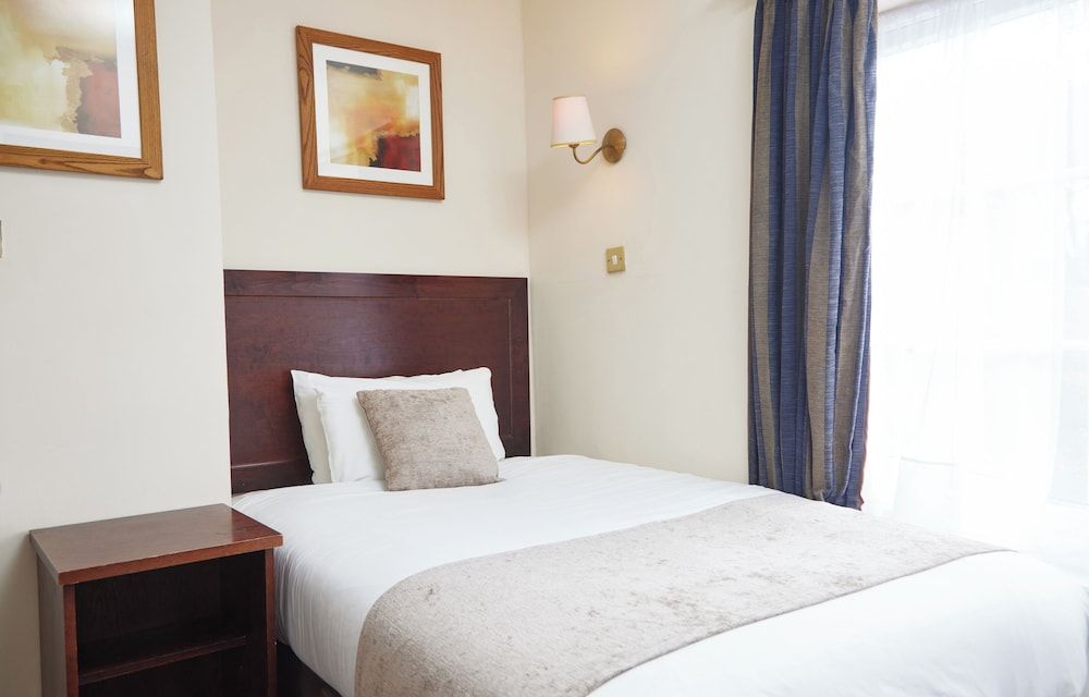 Bell Hotel & Inn by Greene King Inns 2