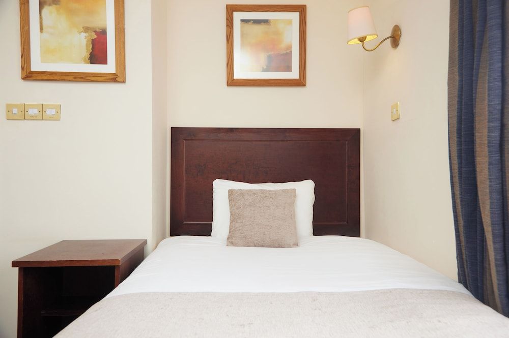 Bell Hotel & Inn by Greene King Inns 3