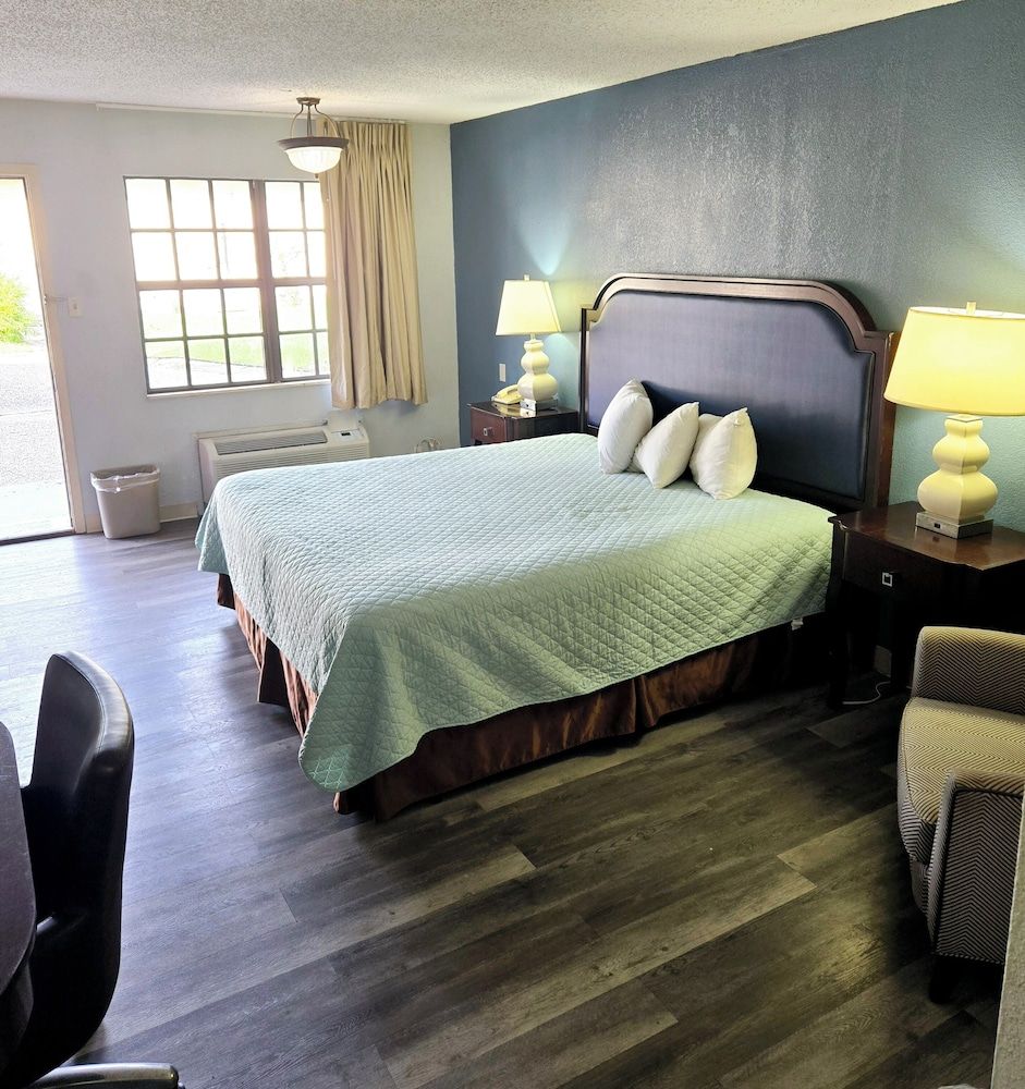 Best Price Motel and Suites 3