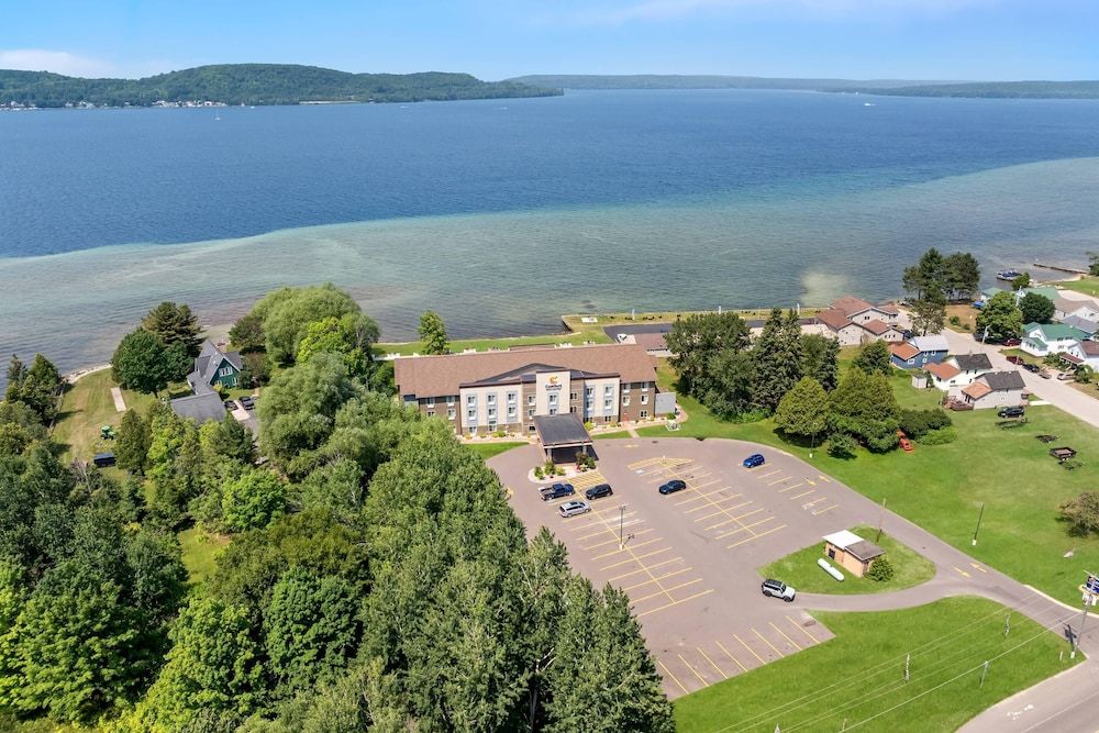 Comfort Inn & Suites Munising-Lakefront 2 estrellas en Munising