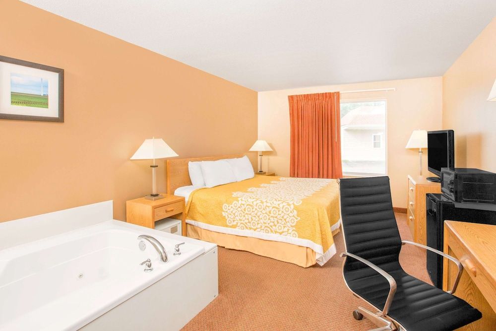 Days Inn by Wyndham Worthington 2