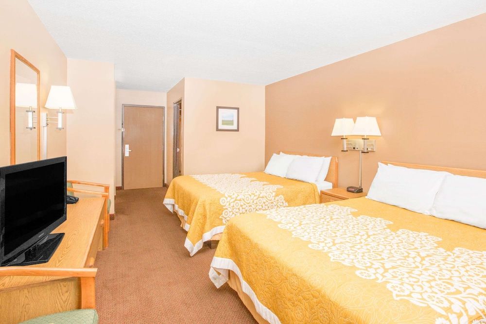 Days Inn by Wyndham Worthington 3
