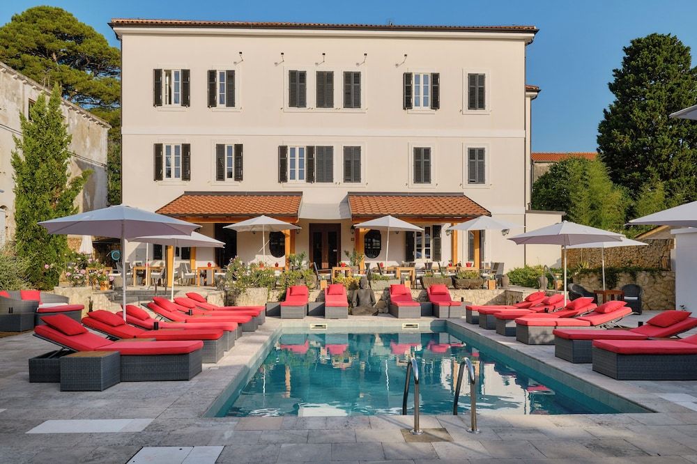 Dolphin Suites Hotel 4 estrellas en Veli Lošinj