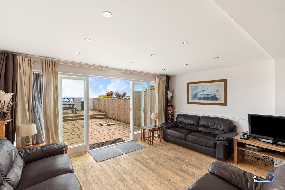 Kilmore - Beach Front House Direct Beach Access Spectacular Sea Views -1 estrellas en Saundersfoot