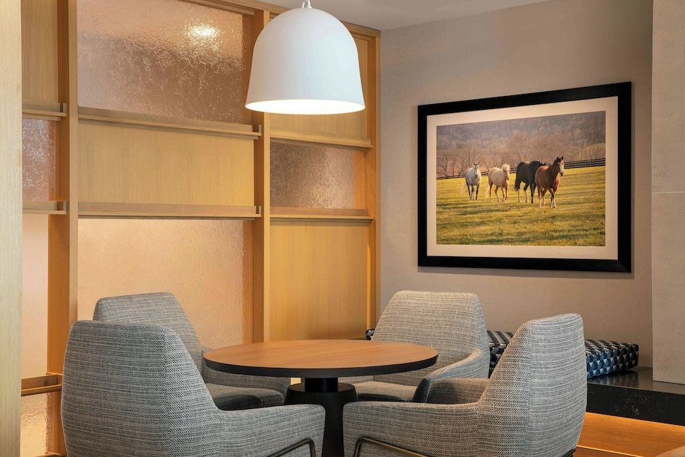 Fairfield Inn & Suites by Marriott Lewisburg 2