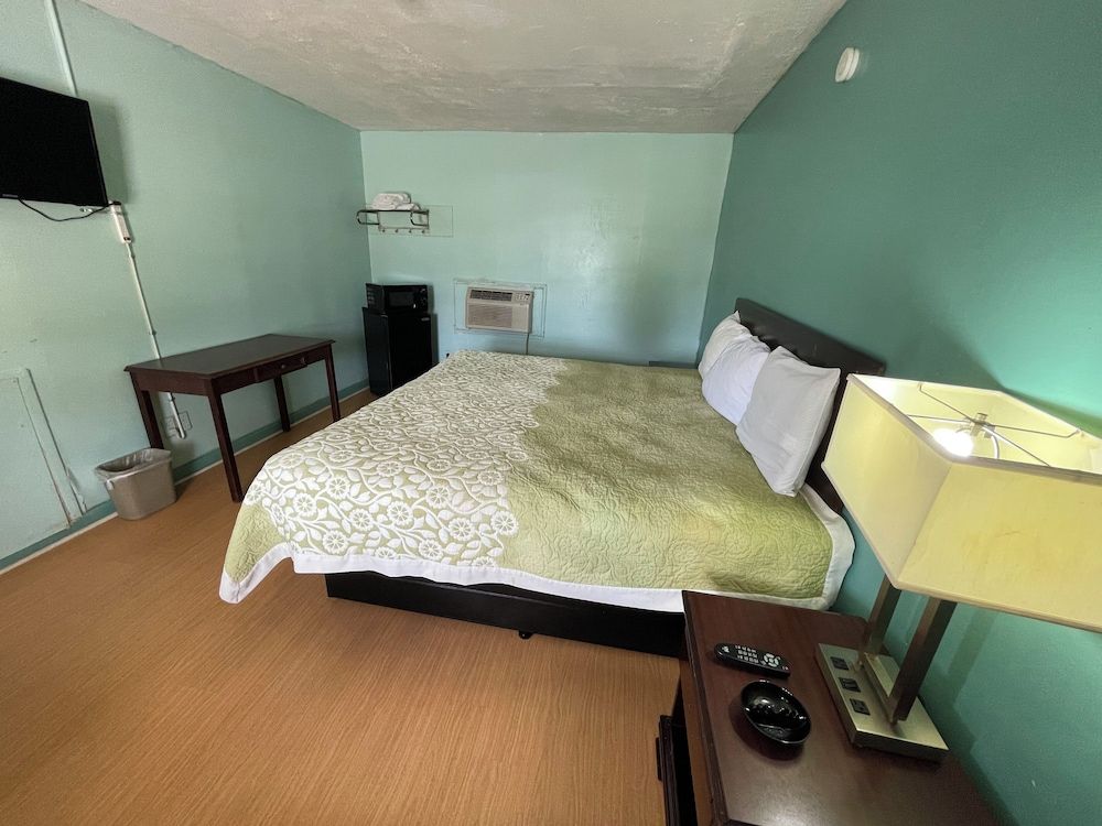 Lamplighter Inn 3