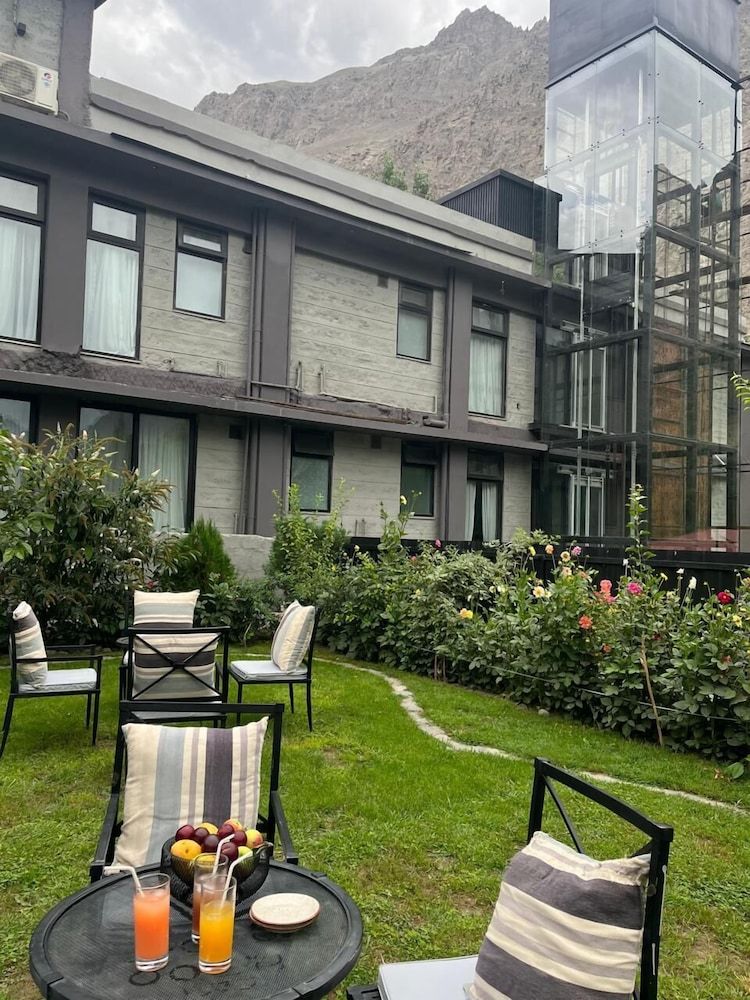 Byarsa Hotel Skardu 5 estrellas en Ponedas