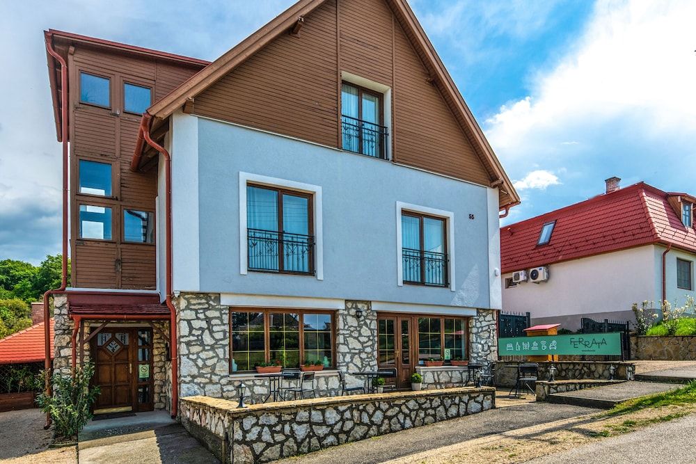 Ferrata Guesthouse -1 estrellas en Csesznek