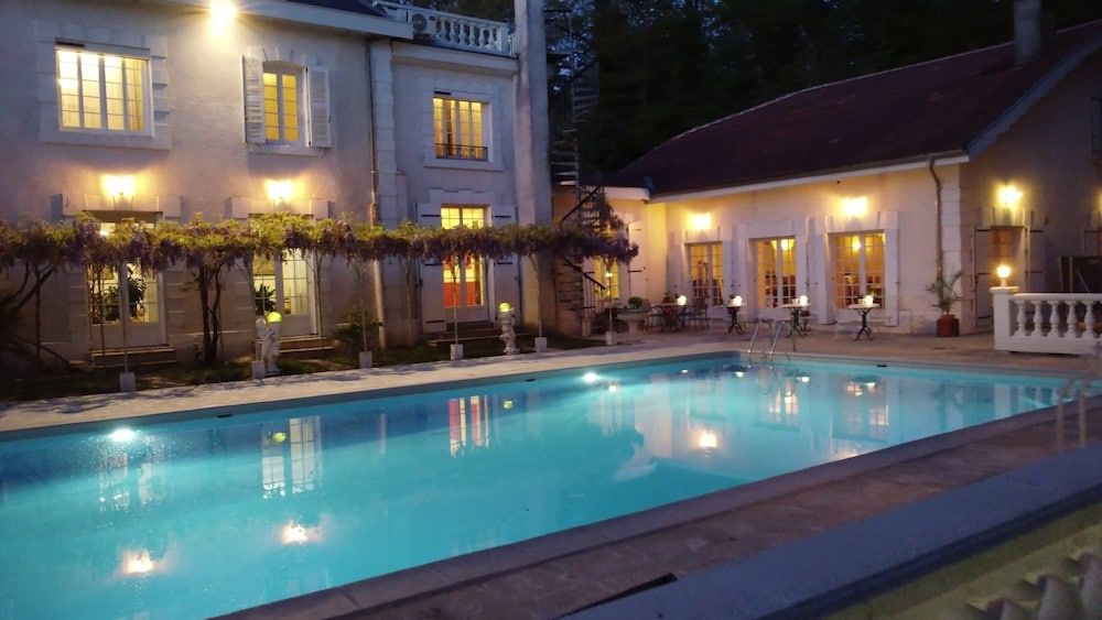 Logis Vélès -1 estrellas en Aubin
