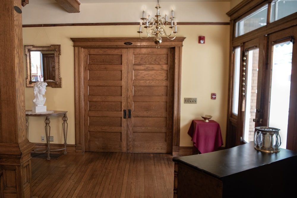 Elk River Hotel 3