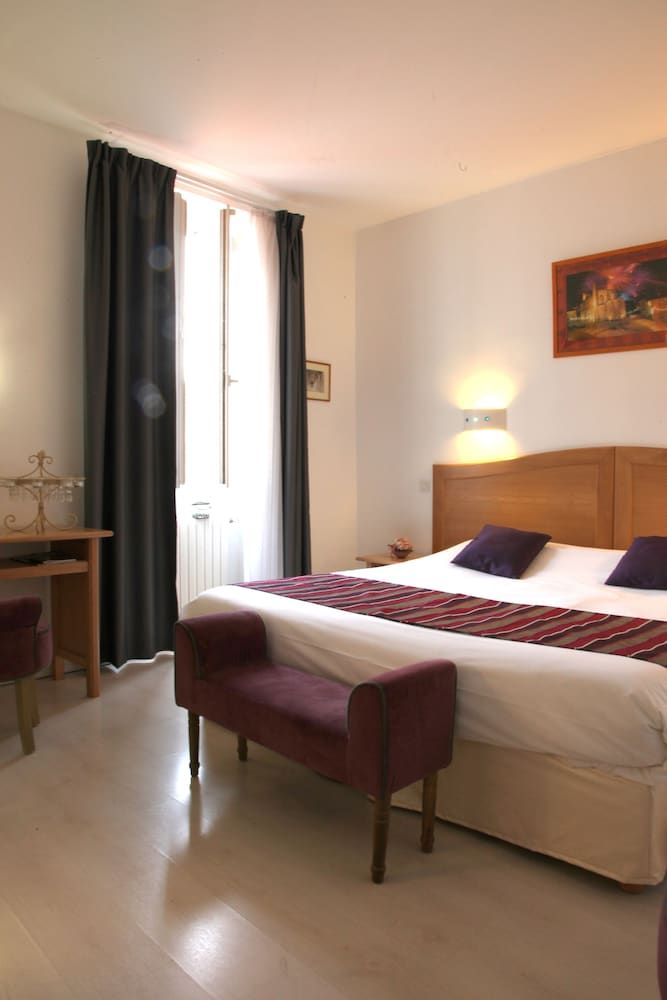 Le Continental Hotel 3