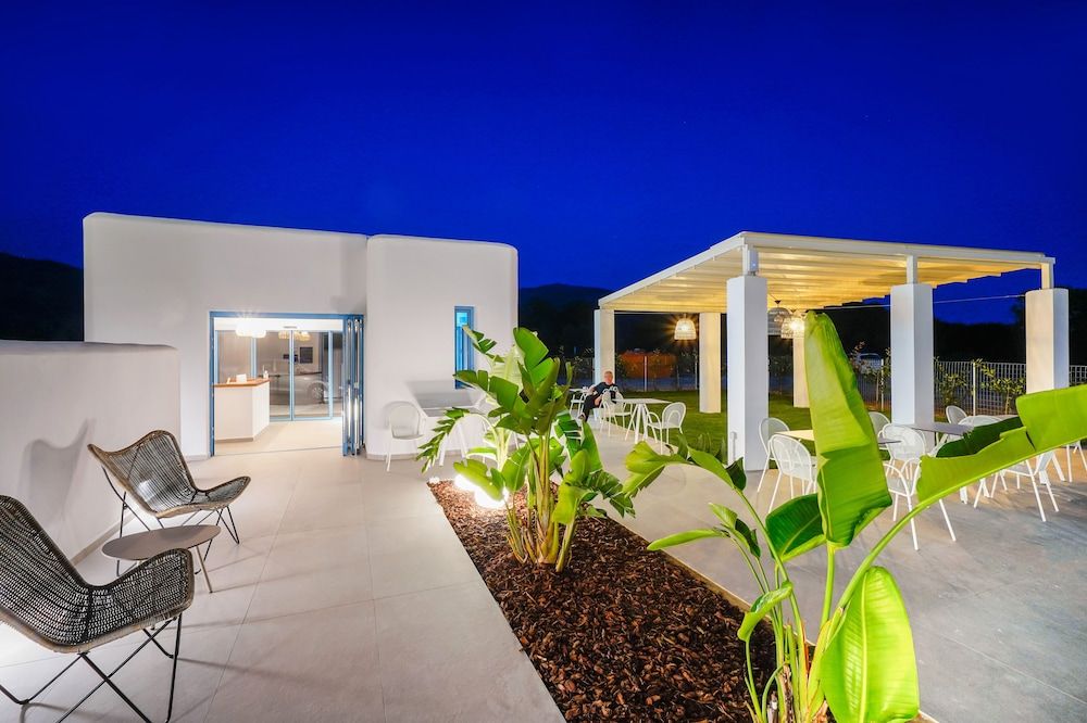 Narciso Luxury Suites 4 estrellas en Skala Prinou