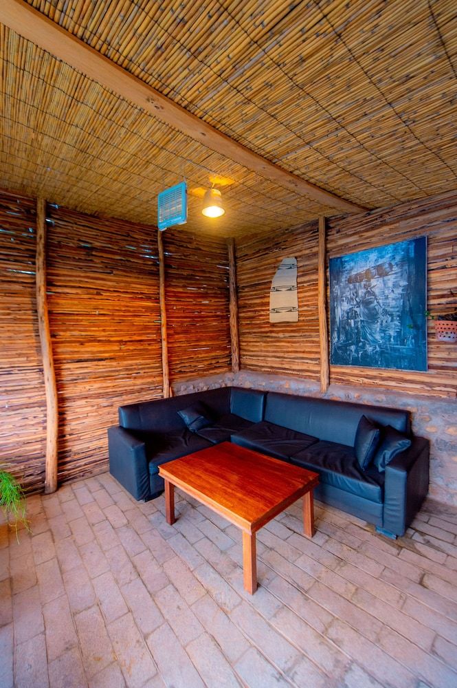 Vintage Cottage 2