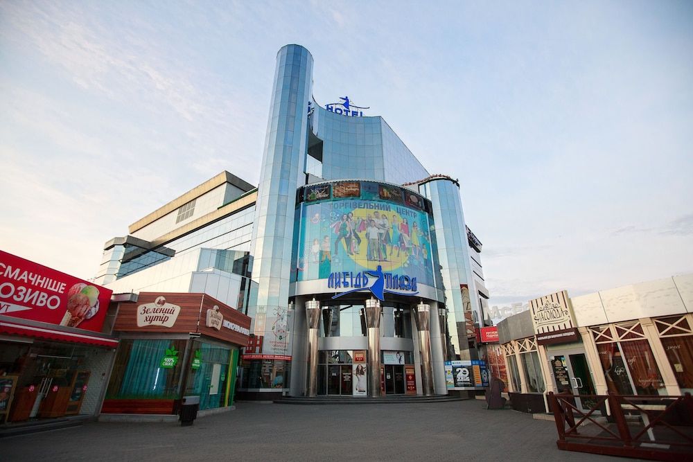 Lybid Plaza 2