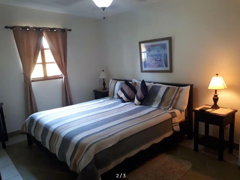 Hibiscus House Bed and Breakfast 2