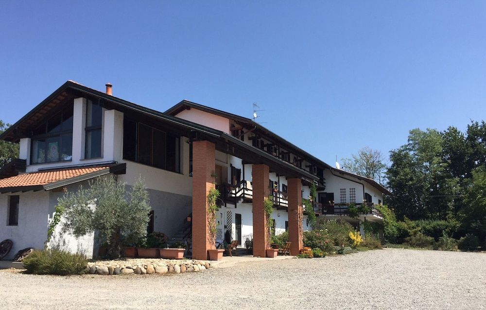 Agriturismo & Scuderia Fano's Farm -1 estrellas en Suno