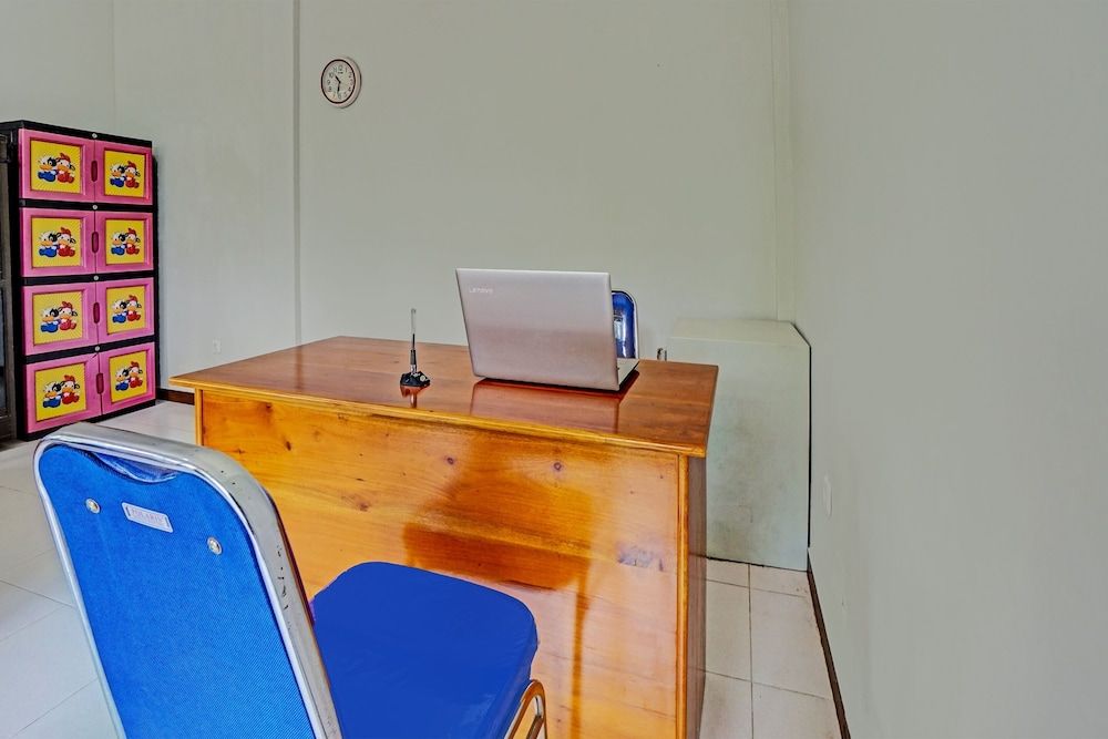 OYO Life 92021 Dua Putra Homestay Klayar 2