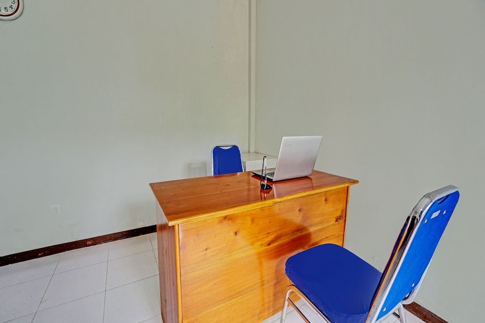 OYO Life 92021 Dua Putra Homestay Klayar 3