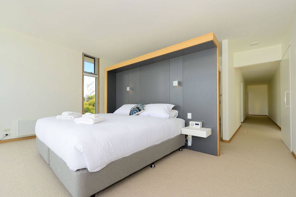 Cloudy Bay Beach House 3