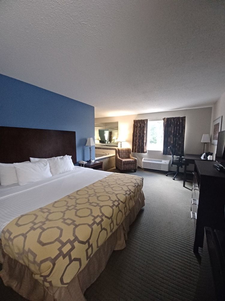 Baymont by Wyndham Freeport 3