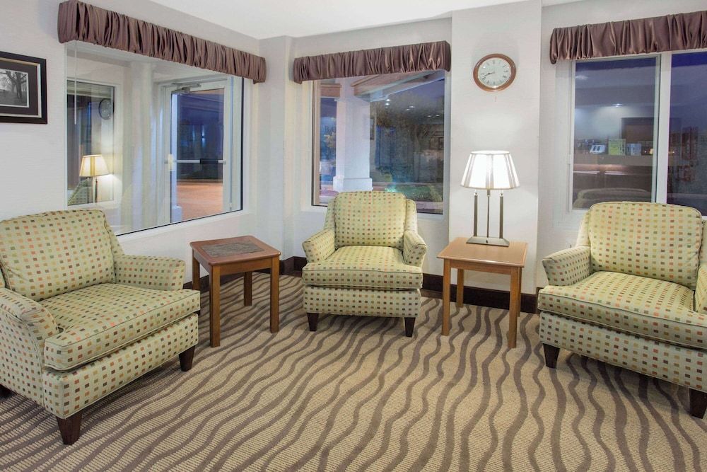 Baymont by Wyndham Freeport 2