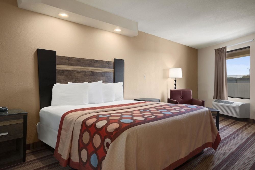 Super 8 by Wyndham Rahway/Newark 3