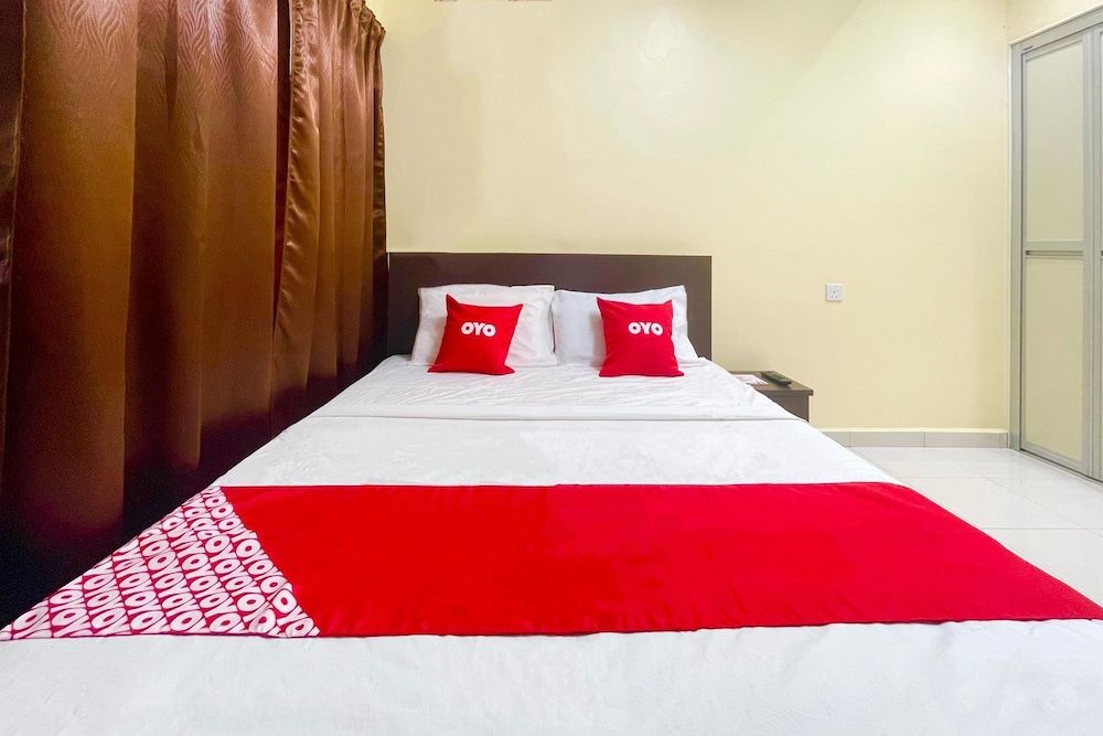 OYO 90369 Safari Hotel Lumut 2