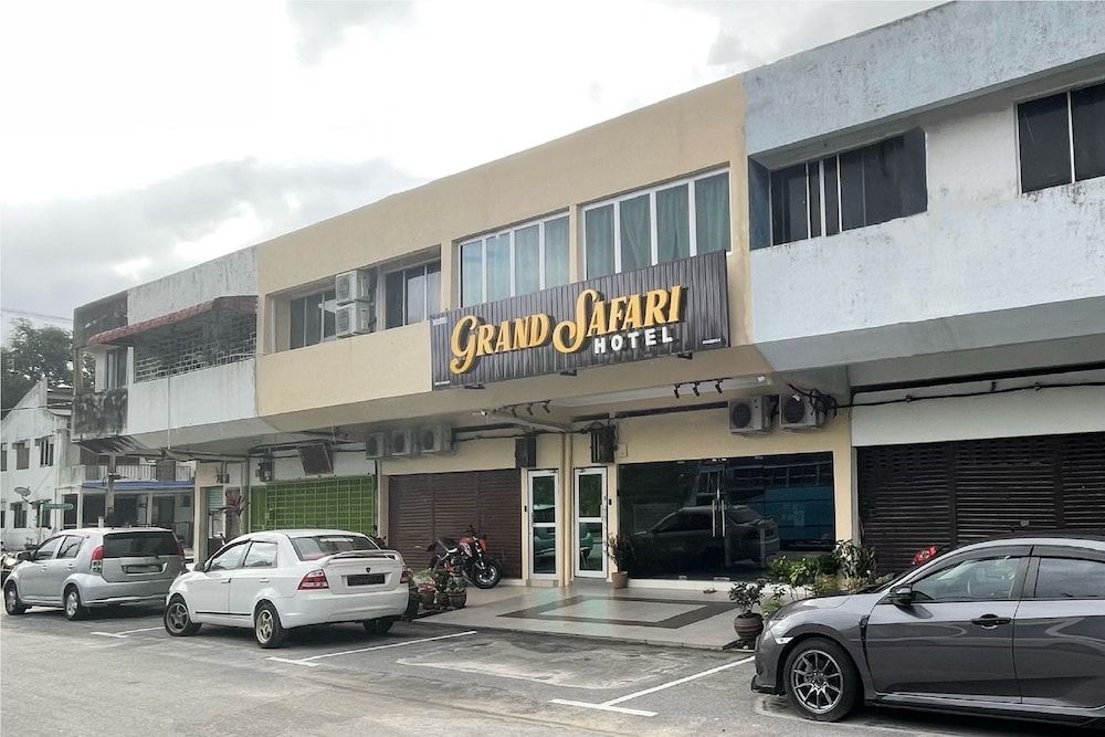 OYO 90369 Safari Hotel Lumut 2 estrellas en Kampong Pundut