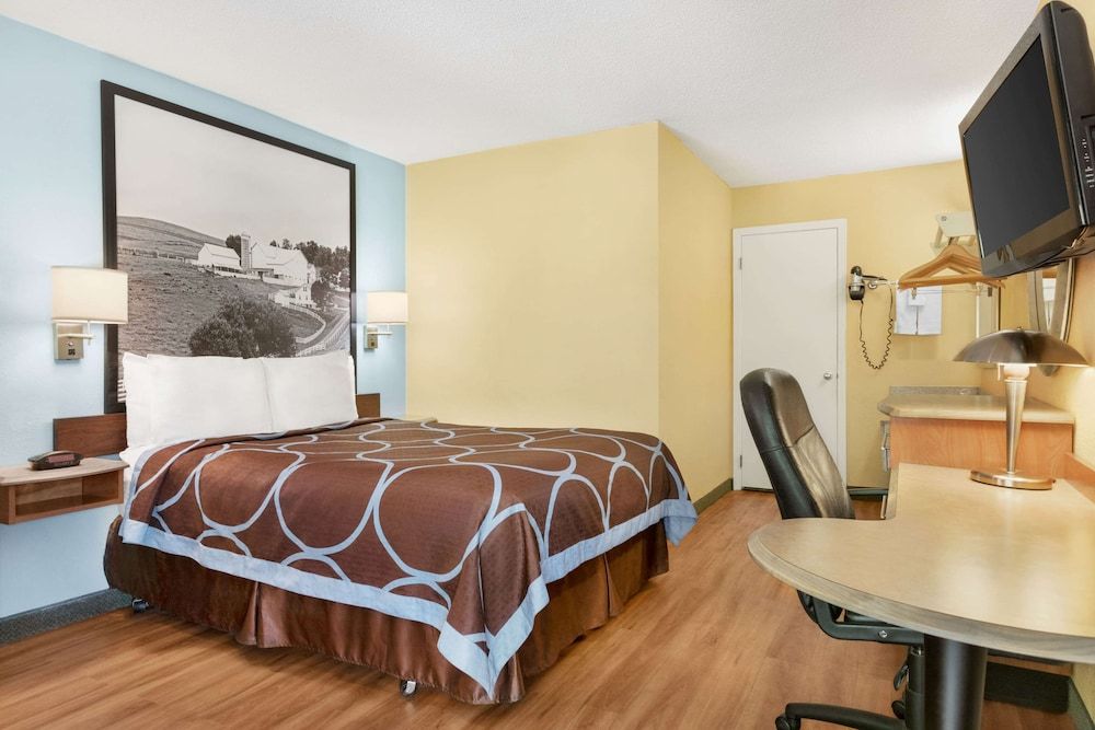 Super 8 by Wyndham Findlay 3