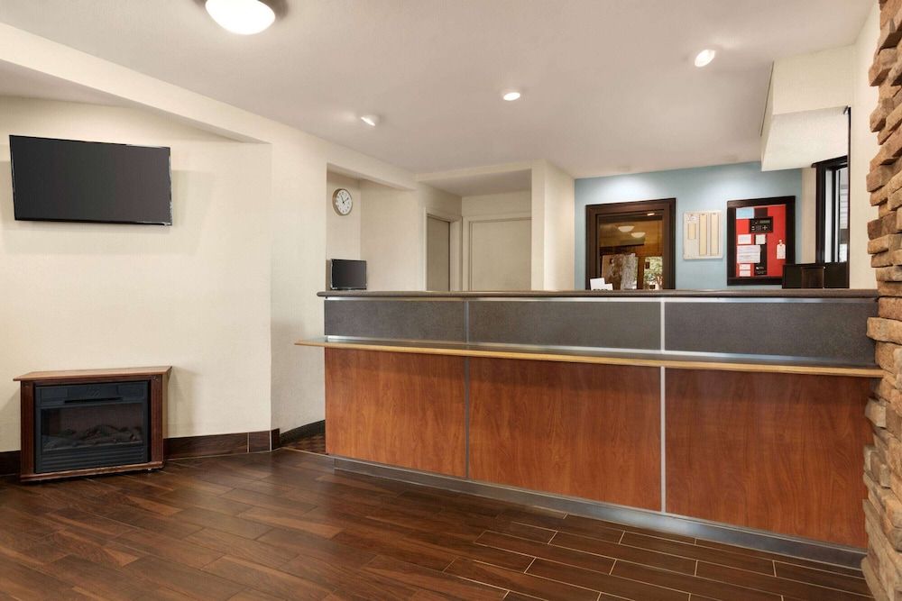 Super 8 by Wyndham Findlay 2