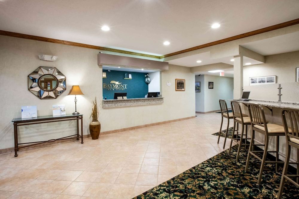 Baymont by Wyndham Mackinaw City 2